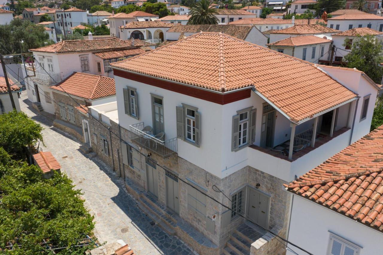 Livin Hydra Legacy Suite Exterior photo