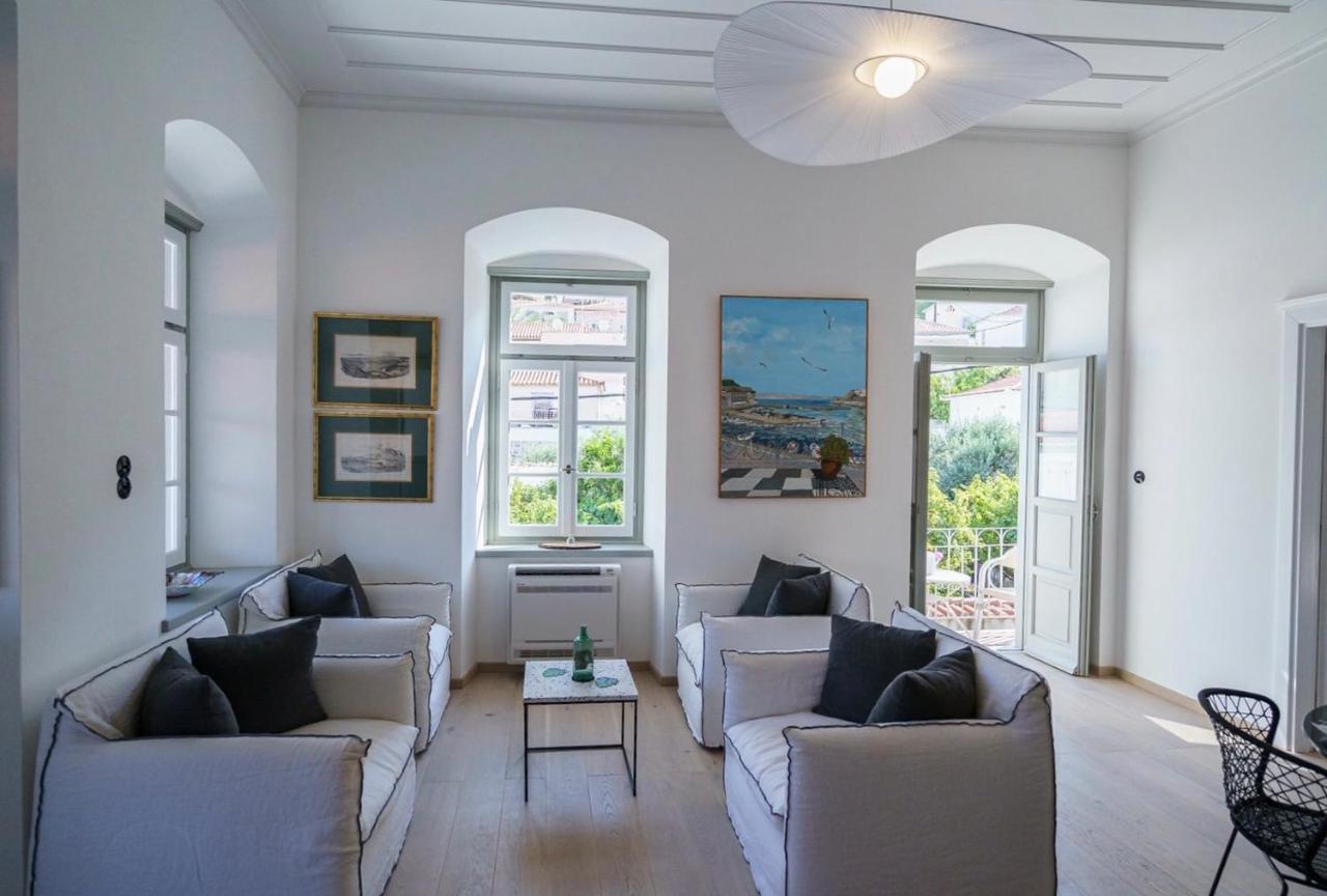 Livin Hydra Legacy Suite Exterior photo
